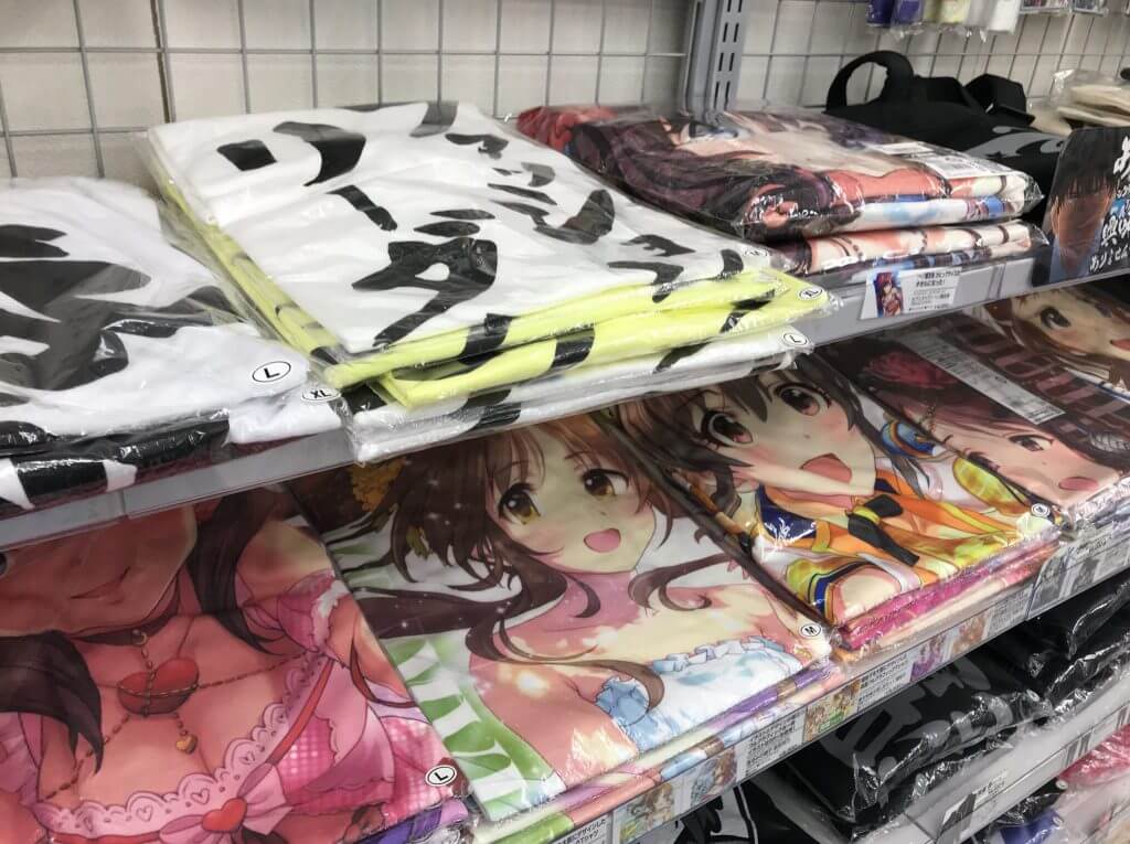 アキバ系ファッションを販売している店舗 アニメtシャツ コーデ 秋葉原ベースキャンプ