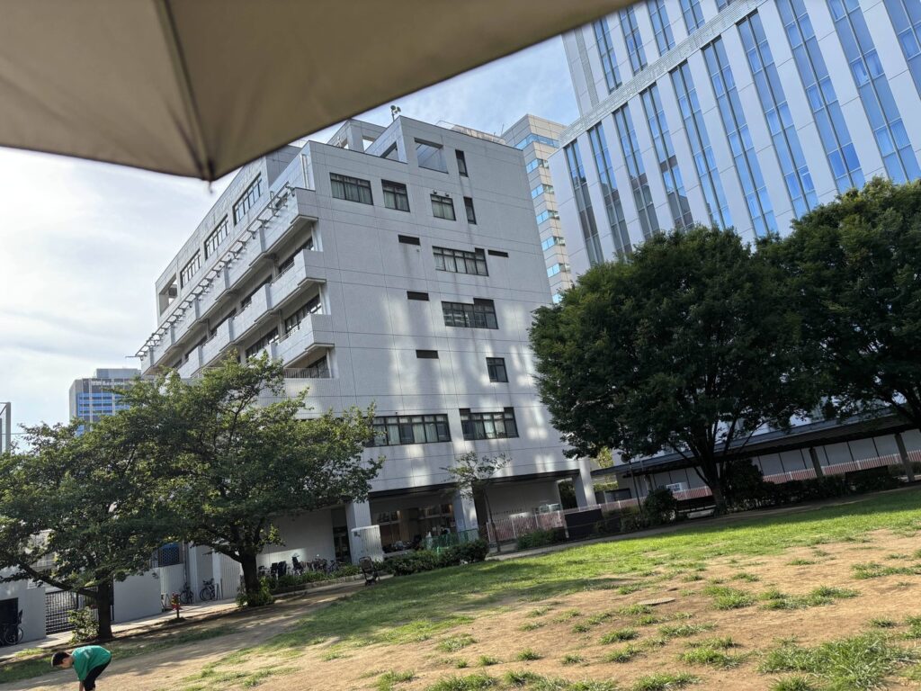 ちよだパークサイドプラザ区民図書室外観