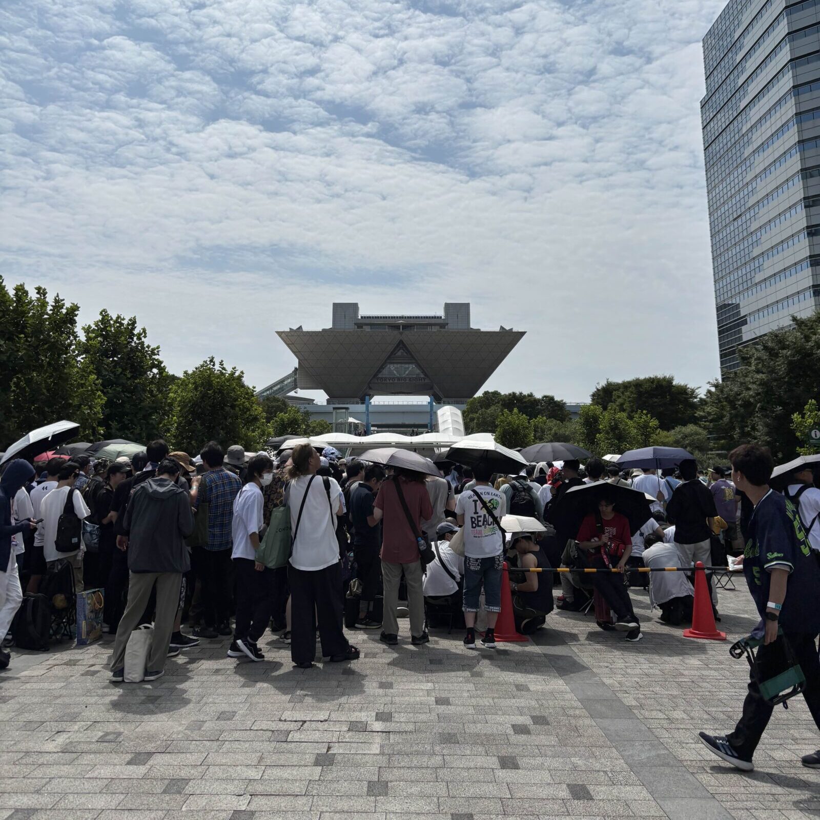 東京ビックサイトコミケ開催時の外観と待機列