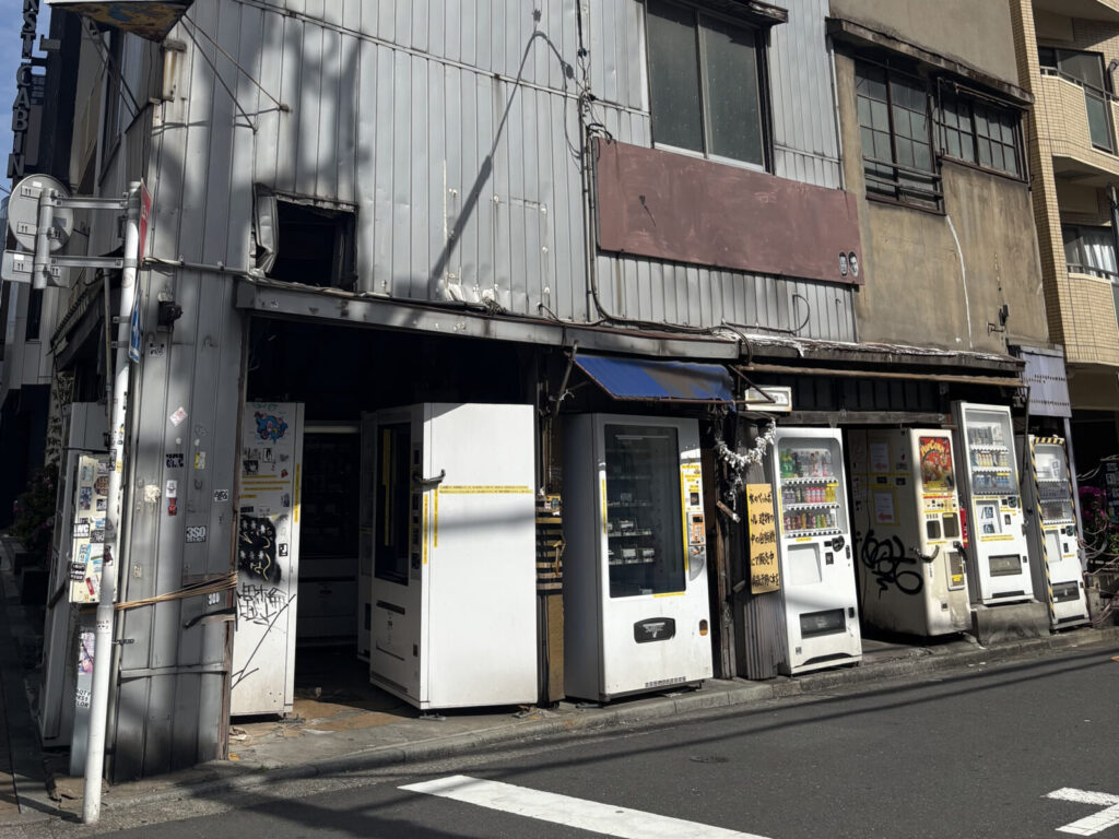 万世裏な変な自販機コーナーの外観
