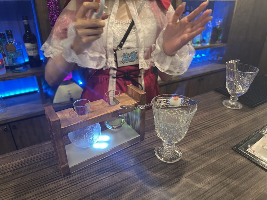 青い炎が立ち上る角砂糖